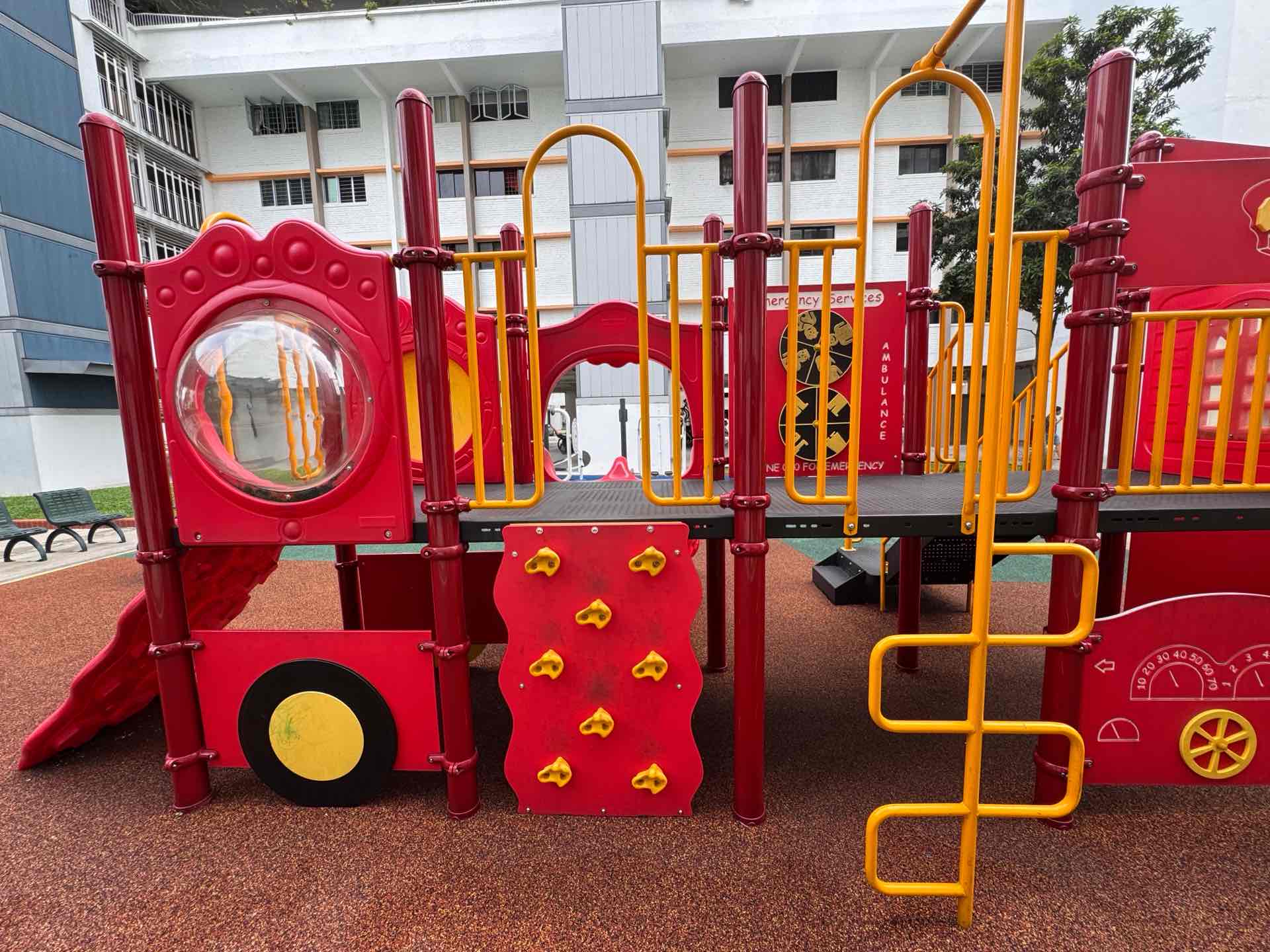 Firetruck Playground @ 812 Tampines Avenue 4 - Photo 2