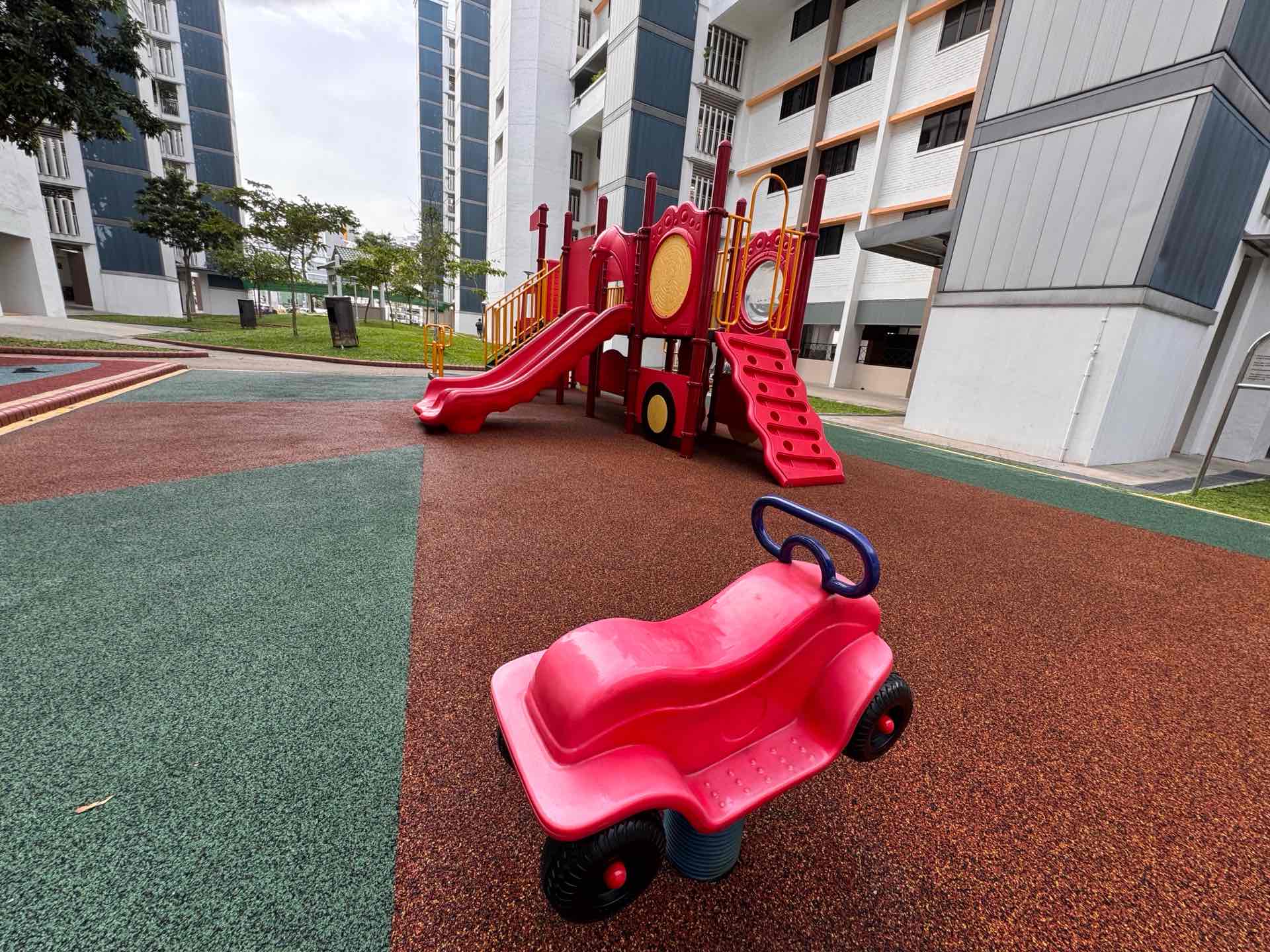 Firetruck Playground @ 812 Tampines Avenue 4 - Photo 5