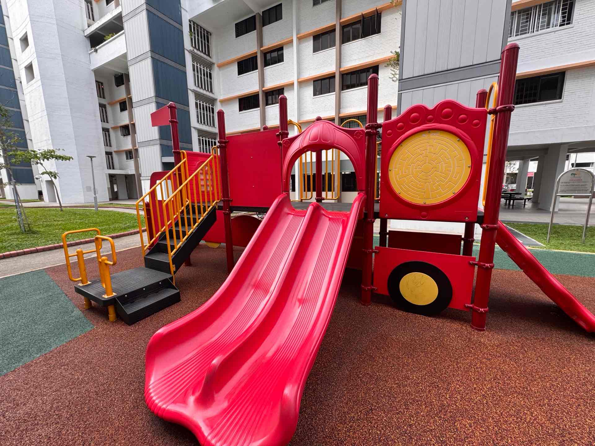 Firetruck Playground @ 812 Tampines Avenue 4 - Photo 4