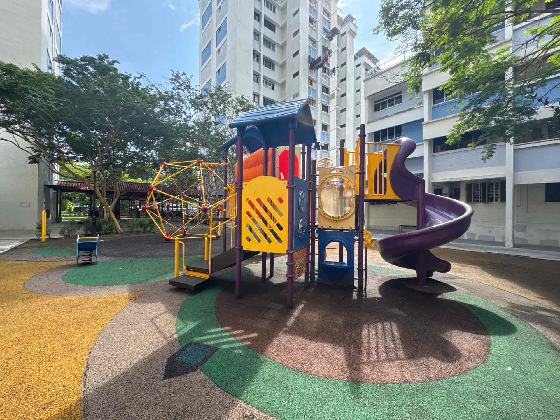 223 Tampines Street 24 Playground - Photo 2