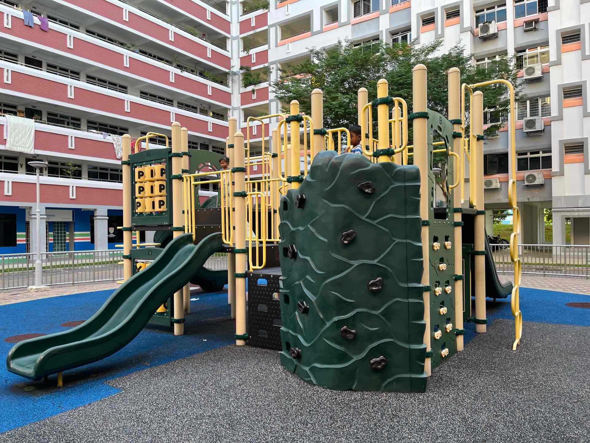 372 Tampines Street 34 Playground - Photo 2