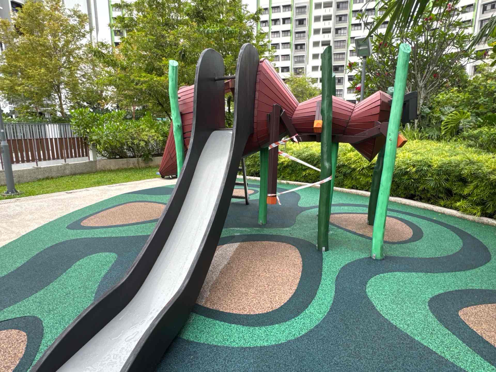 Alkaff Oasis 109 Multi-Storey Carpark Roof Garden Playground - Photo 3