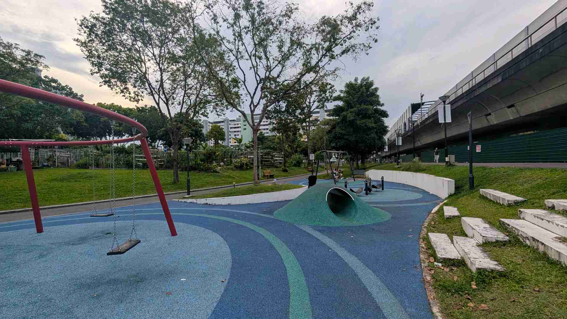 Tampines Green Mounds Playground - Photo 2