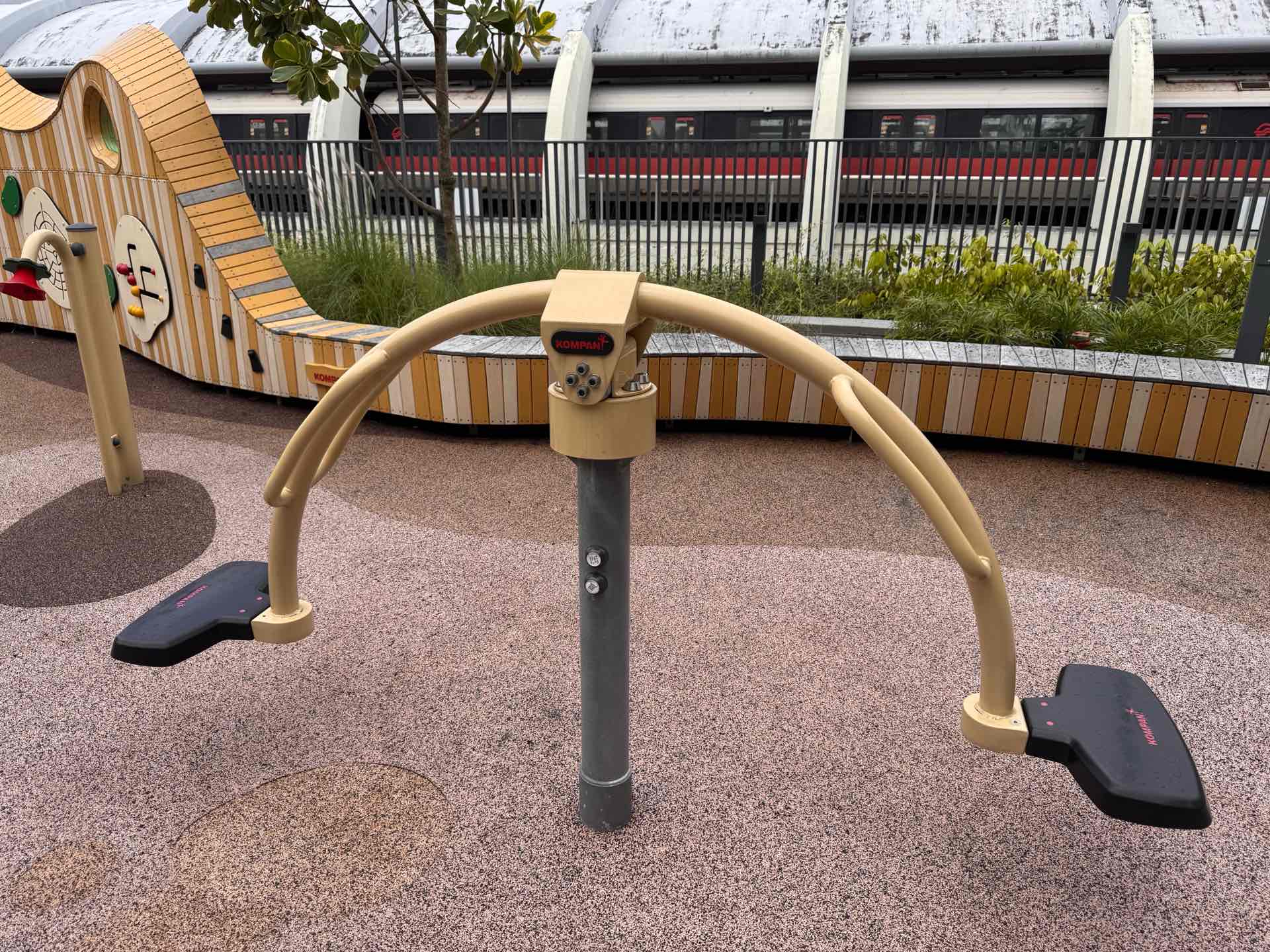 Pasir Ris Mall Playground Level 2 - Photo 2
