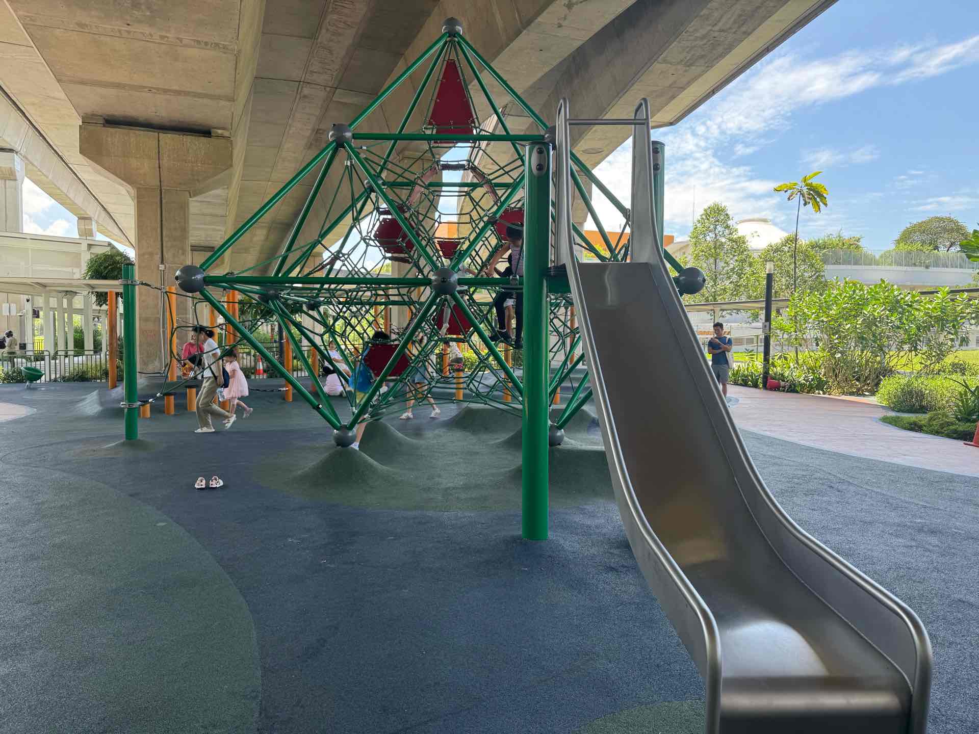 Punggol MRT Station Playground - Photo 2