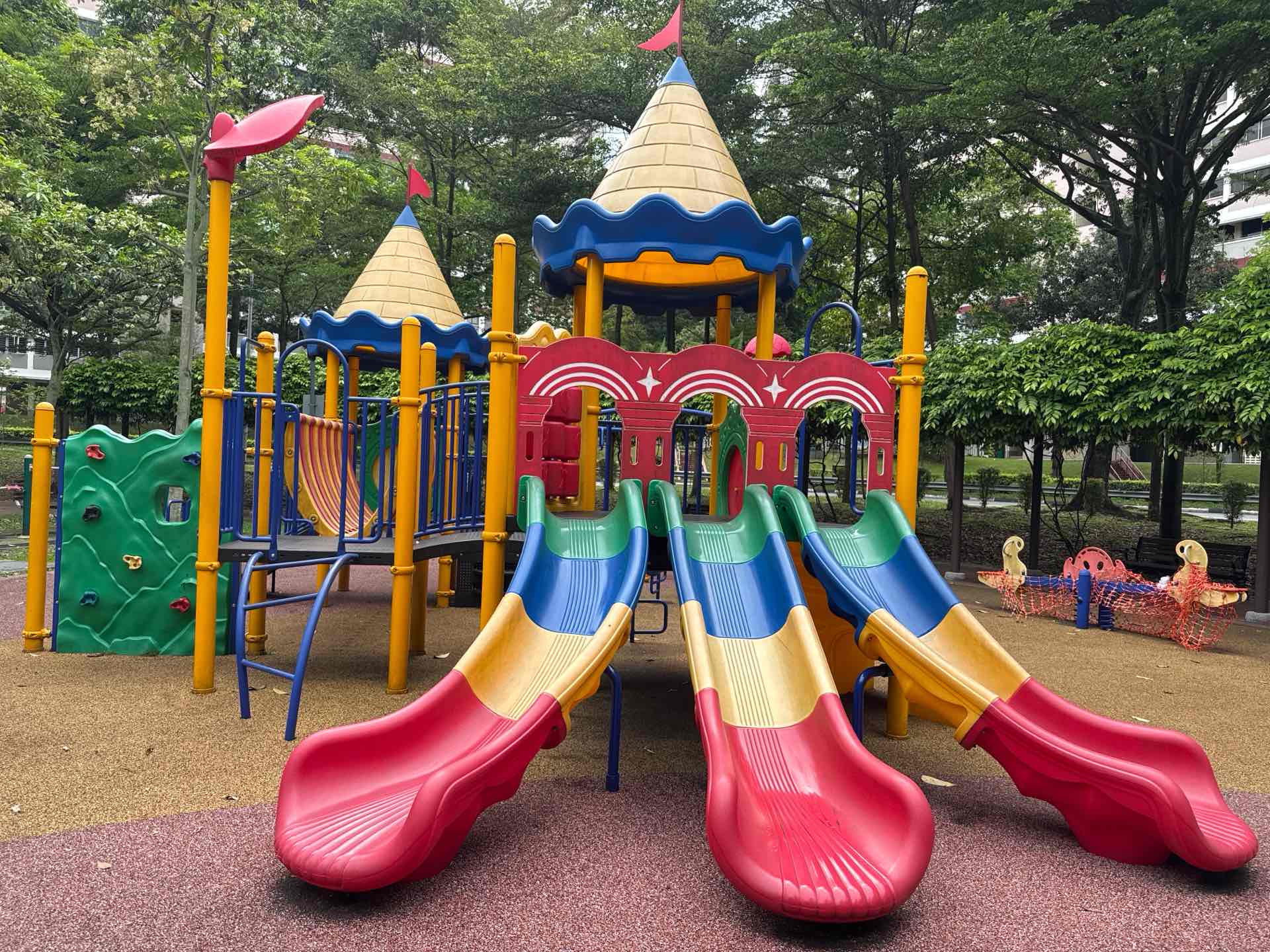 Serangoon Sunshine Park Playground - Photo 3