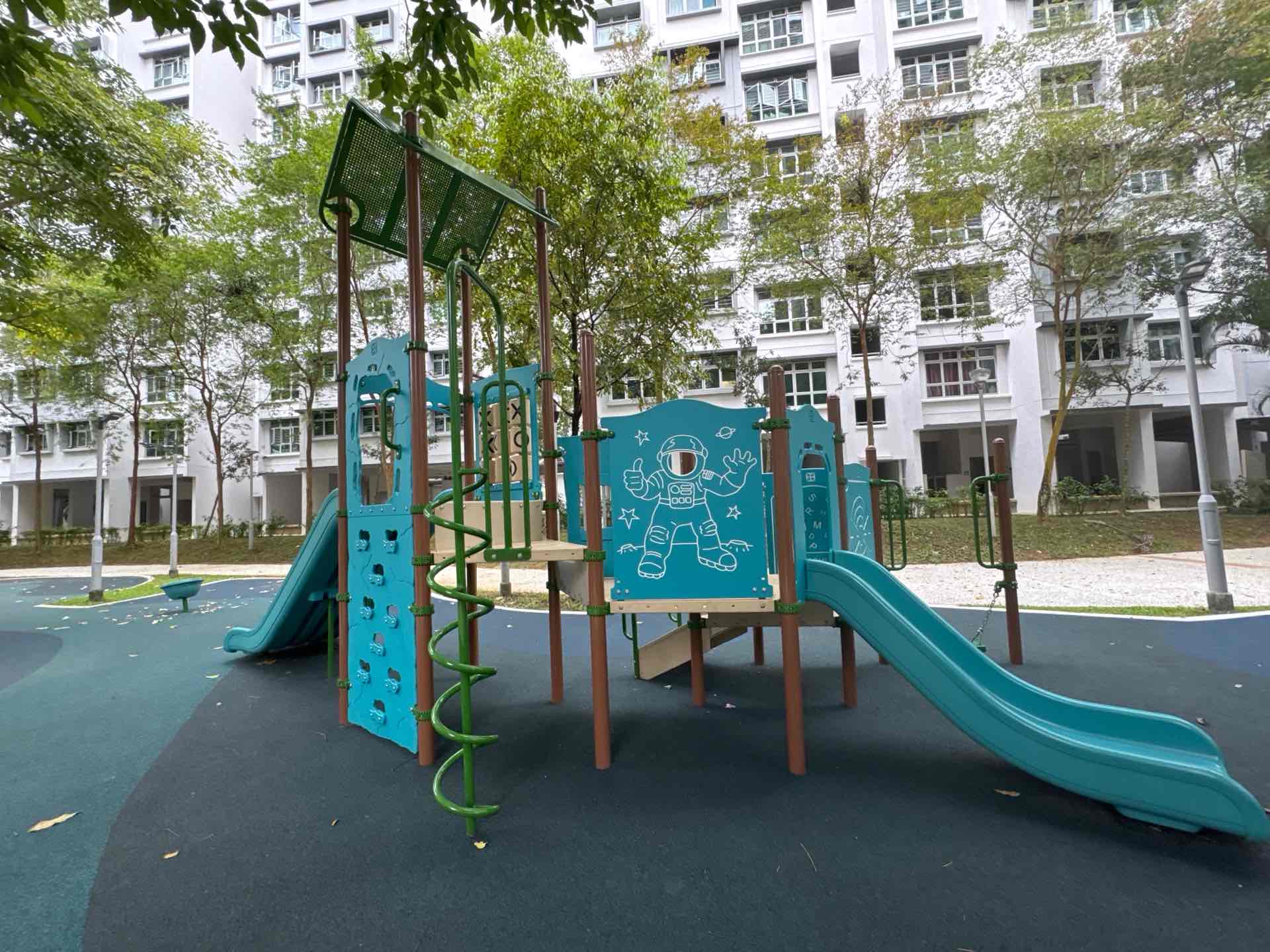 Waterway Banks 673C Playground
