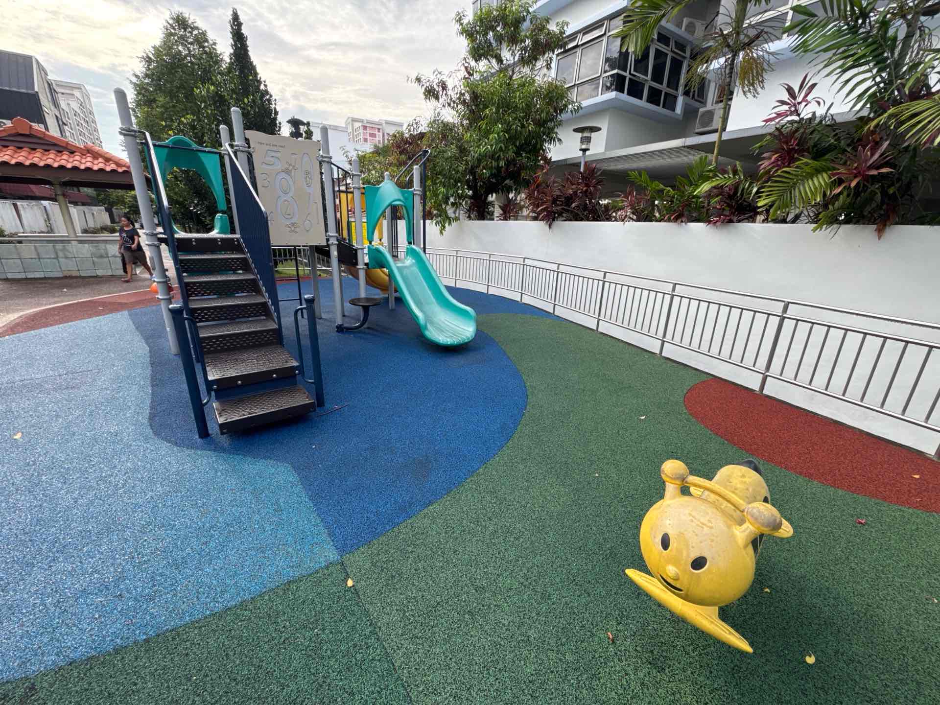Lorong Melayu Park Playground - Photo 2