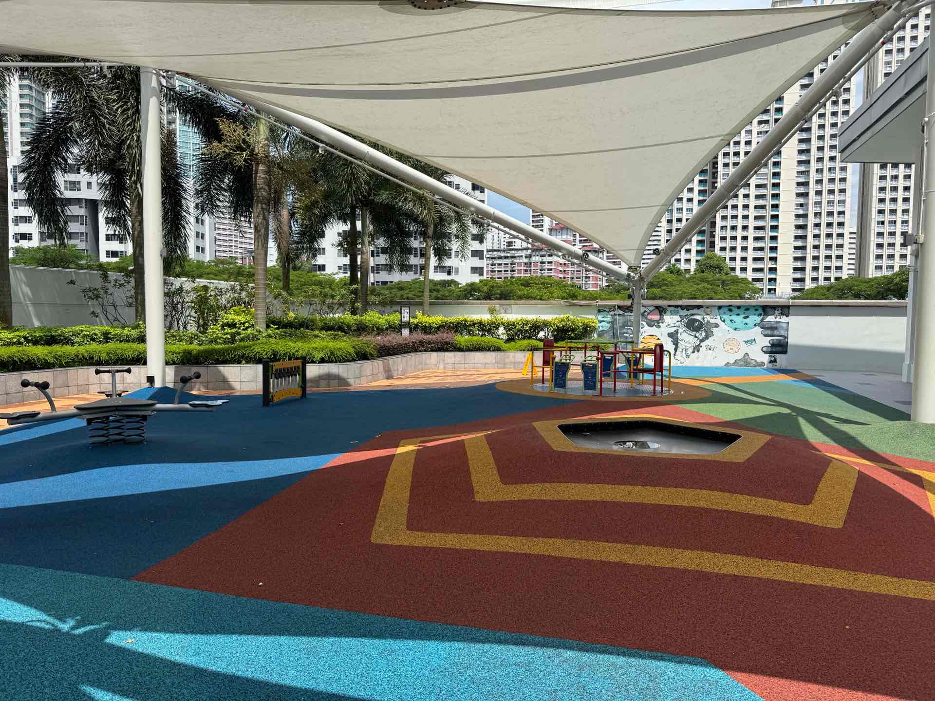 Tiong Bahru Plaza Rooftop Playground Level 3 - Photo 2