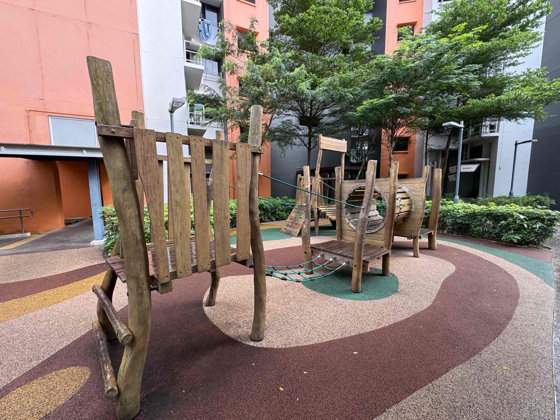 The Adventurous Treehouse @ Clementi Crest 445B - Photo 3